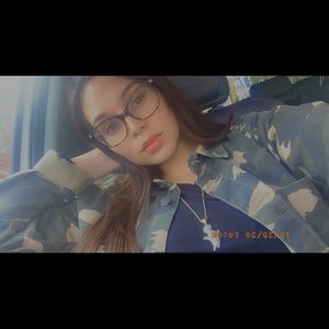 Meet your Posher, Darshea